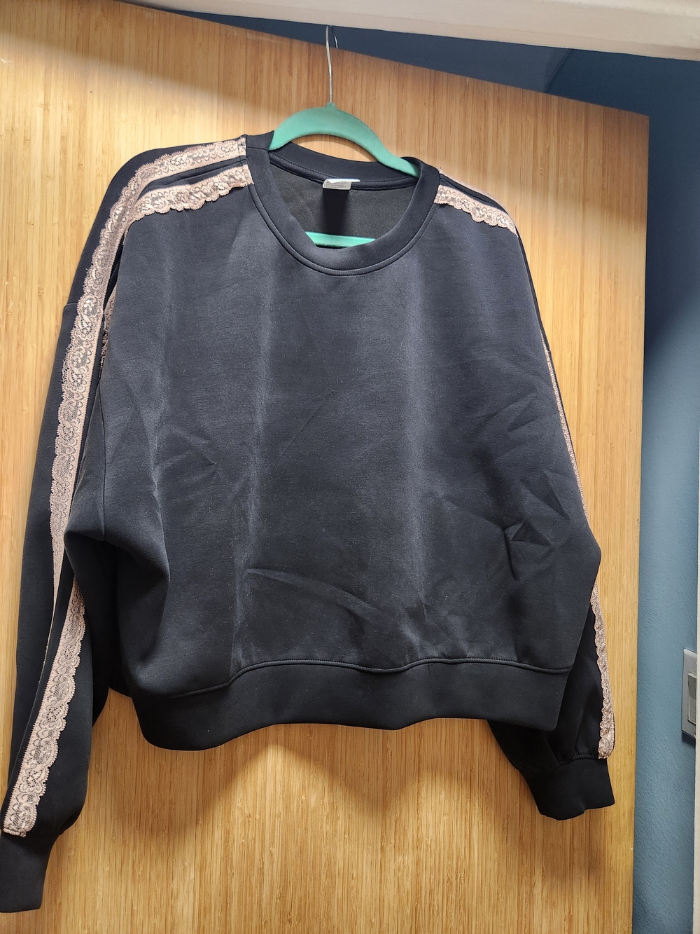 All in Motion Black Lace Stripe Cropped Crewneck Sweatshirt Size Large